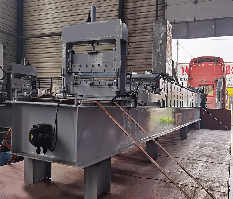 地暖铝箔压型设备 拷贝.jpg